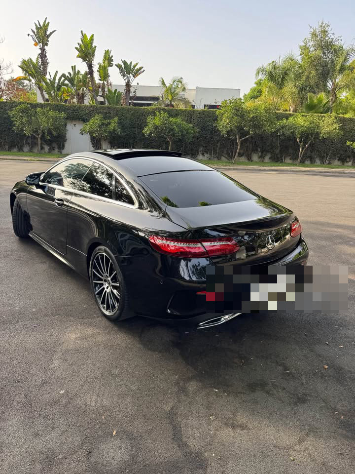 Mercedes-Benz Classe E Coupé (Pack AMG Line) — photo 2